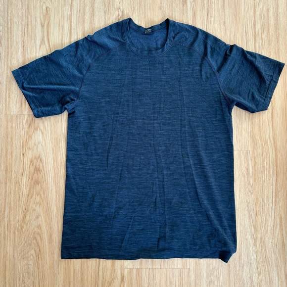 Lululemon Metal Vent T Shirt - Picture 2 of 5